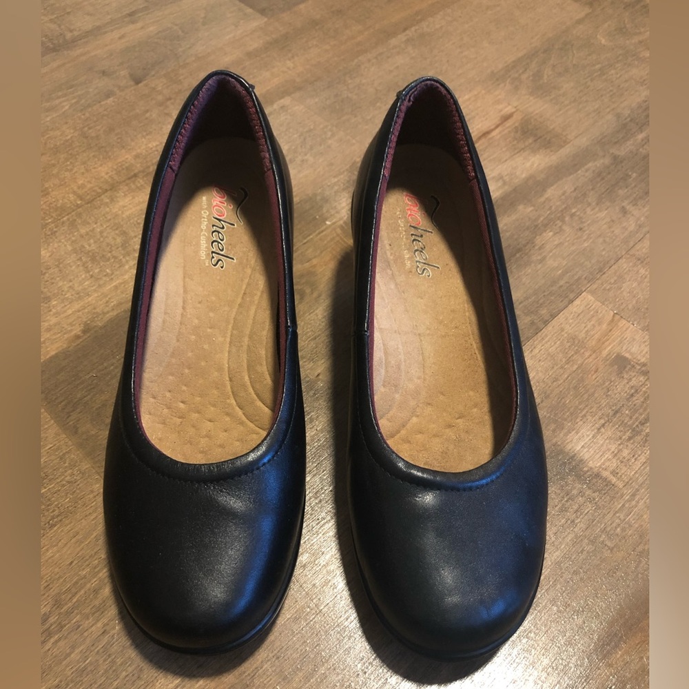 Black leather Bioheels with OrthoCushion size 7 wide